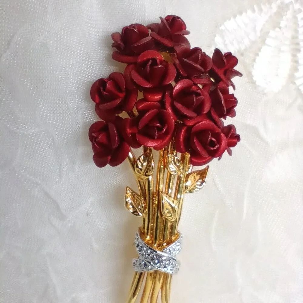 Danbury Mint 'A Dozen Roses' Red Bouquet Pin with a Center Diamond. - Picture 2 of 5